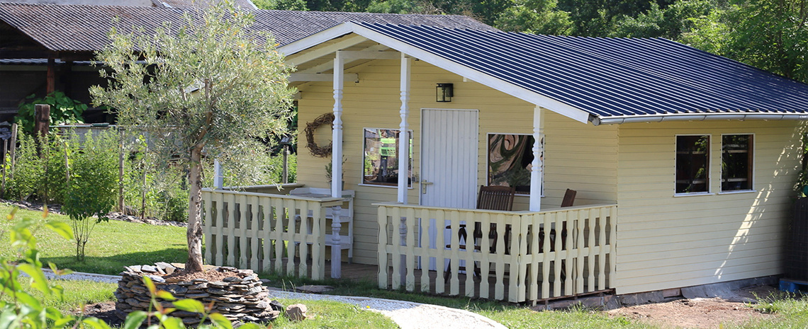 Header_BeardedGent_BerndHower_Gartenhuette_1140x465.jpg